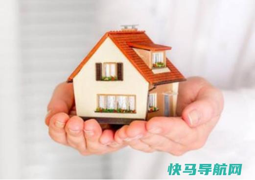 贷款买房房产证在银行还是自己手里？别人贷款借我交首付可以吗